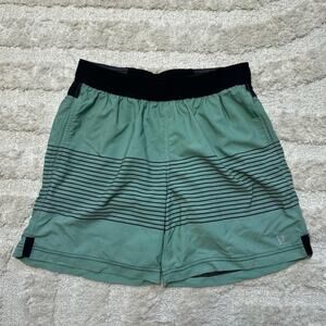 Vuori Shorts